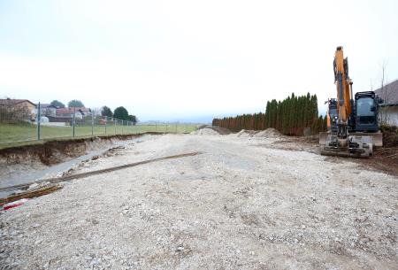 ŠIRITEV POKOPALIŠČA V CERKNICI 12 FOTO LJUBO VUKELIČ